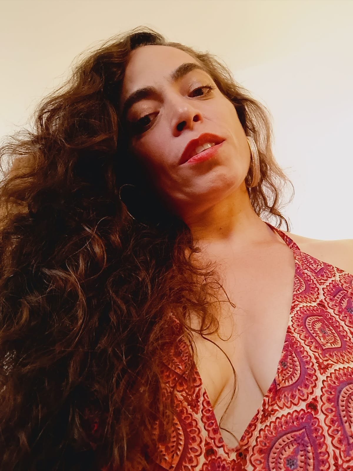 Valentina em lingerie branca